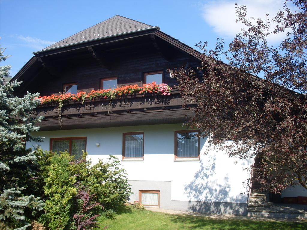 Ferienwohnung und Zimmer Kassar Bikertipp Mauterndorf  Zimmer foto